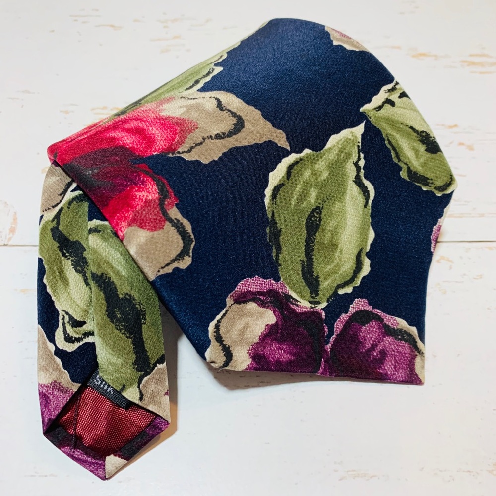 Halsten III Men’s Floral Necktie in Navy Blue